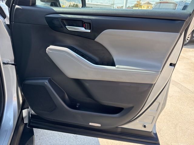 Used 2022 Toyota Highlander XLE image 35