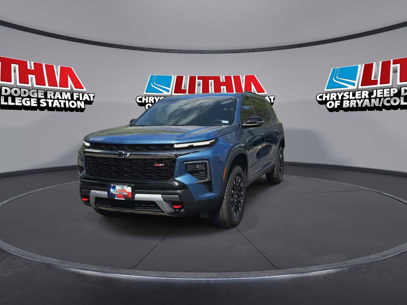 Used 2025 Chevrolet Traverse Z71 image 3