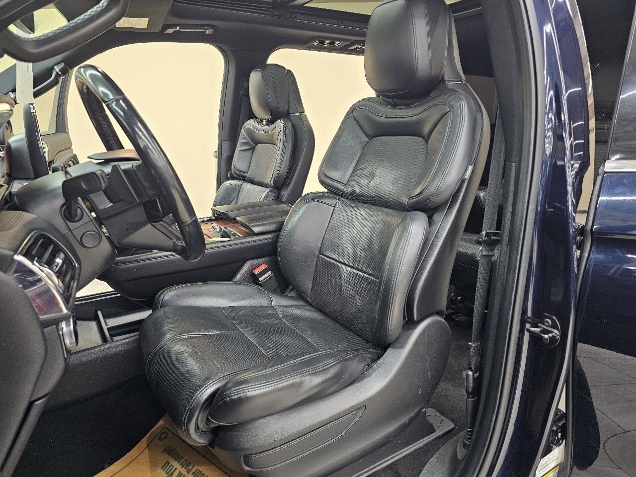 Used 2021 Lincoln Navigator L Reserve RWD image 18