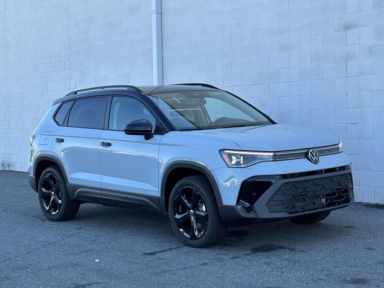 New 2026 Volkswagen Taos SE image 8