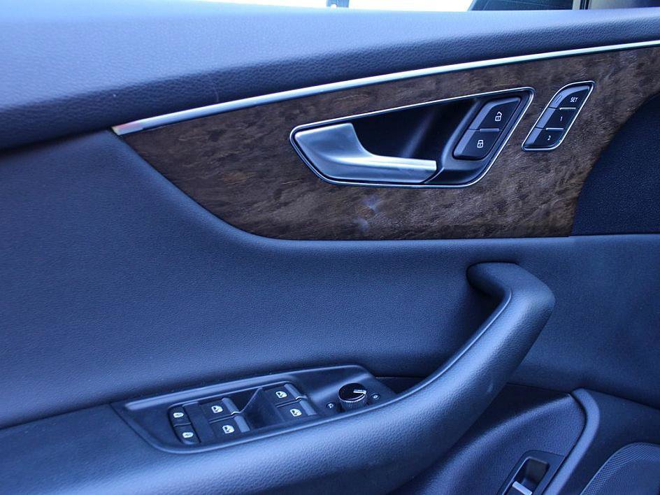 Used 2020 Audi Q8 Premium w/ Black Optic Package image 9