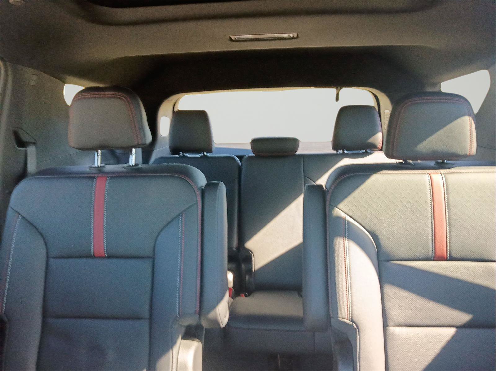 Used 2026 Chevrolet Traverse RS FWD image 28