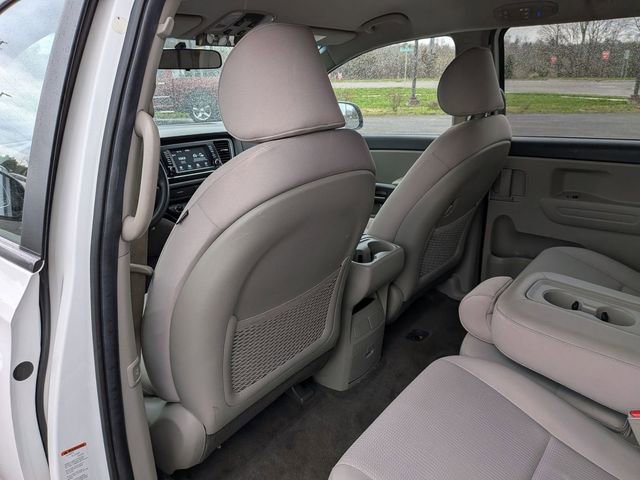 Used 2019 Kia Sedona LX image 24
