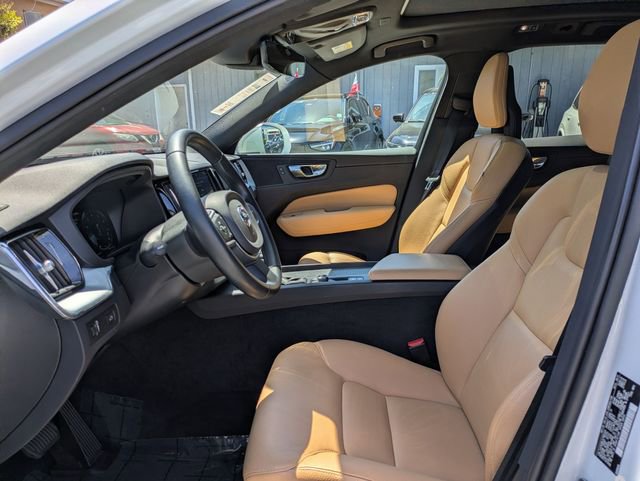 Used 2018 Volvo XC60 T5 Momentum w/ Advanced Package image 14