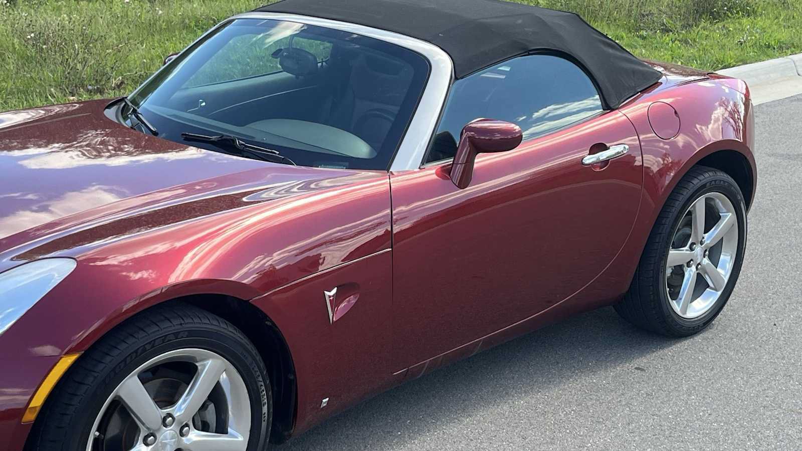 Used 2009 Pontiac Solstice GXP RWD image 13