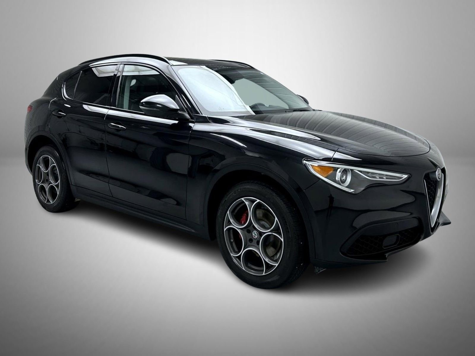 Used 2018 Alfa Romeo Stelvio Sport w/ Quick Order Package 22J Sport AWD/4WD image 3