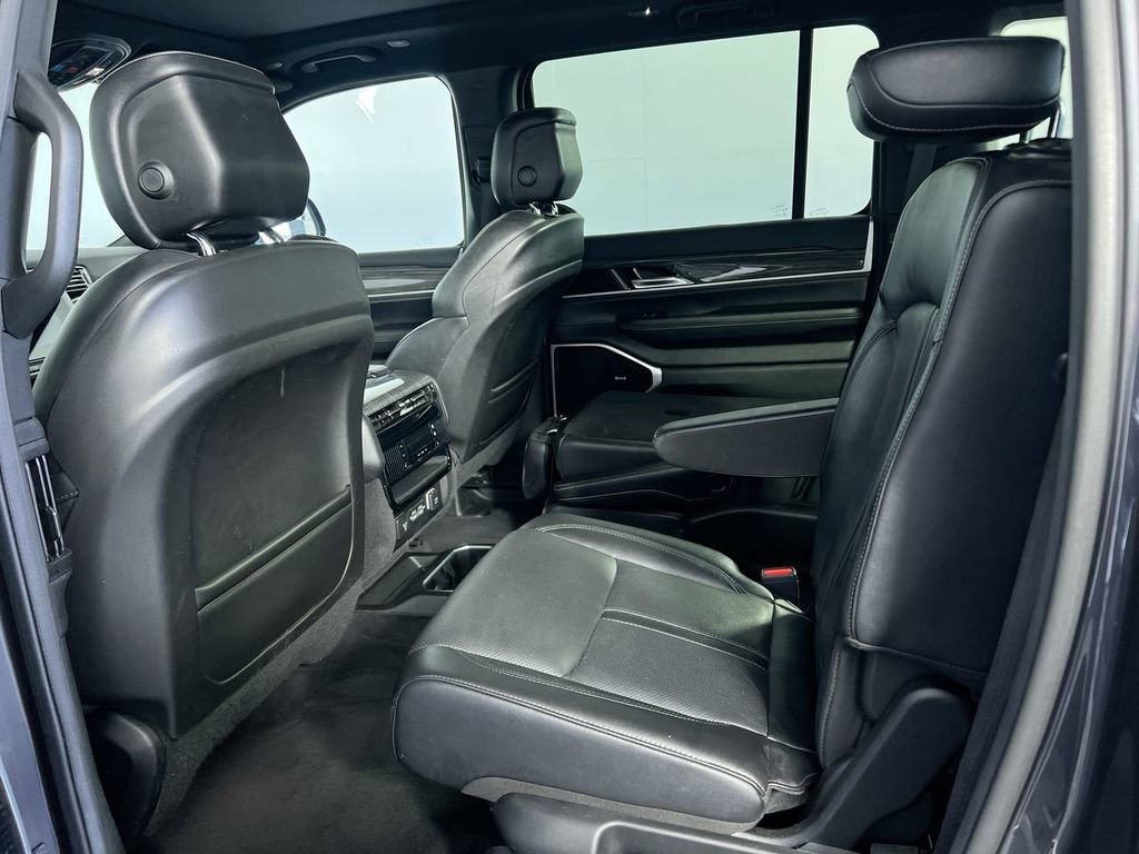 Used 2022 Jeep Wagoneer Series III w/ Premium Group I AWD/4WD image 26
