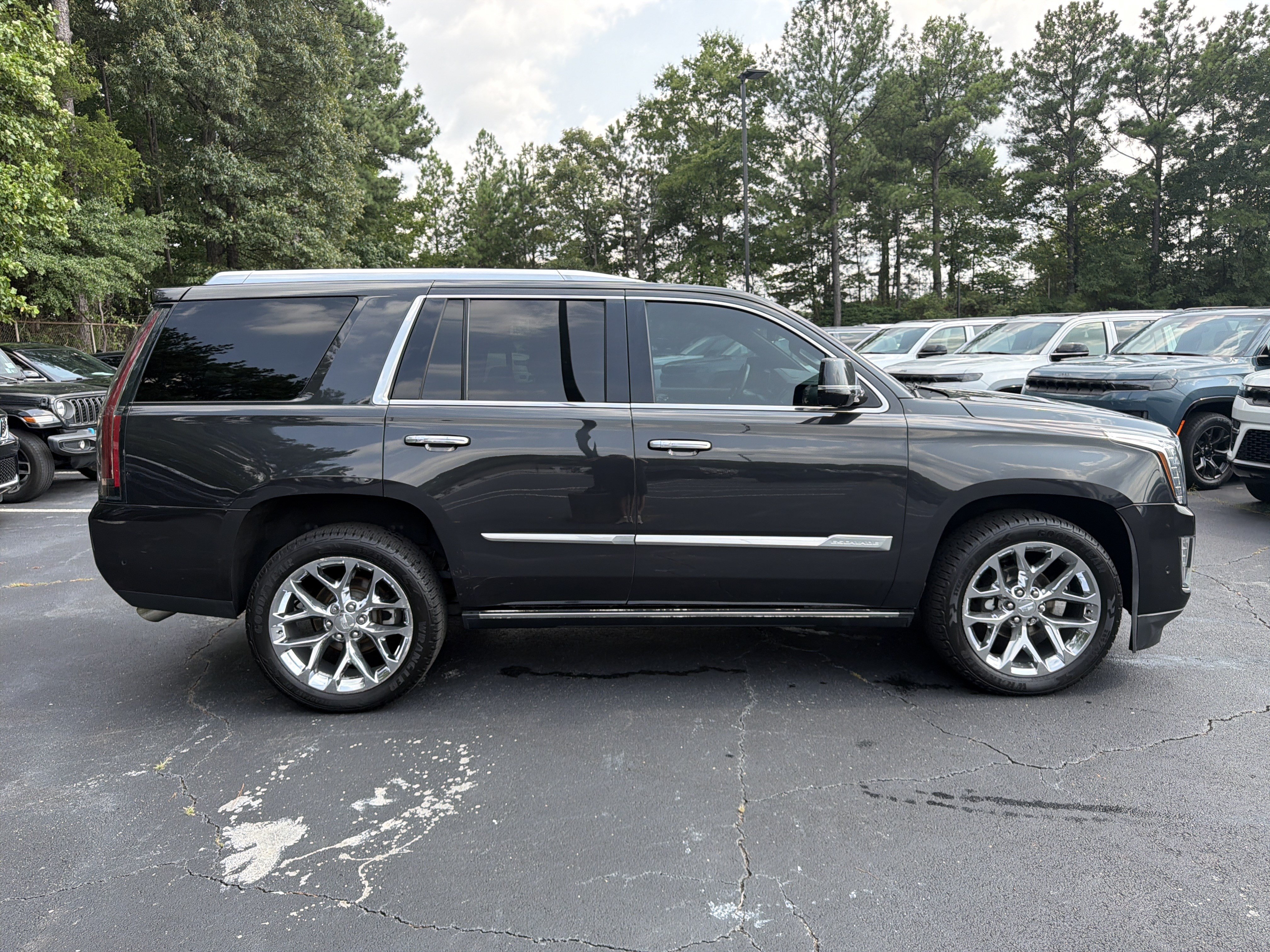 Used 2019 Cadillac Escalade Platinum AWD/4WD image 9