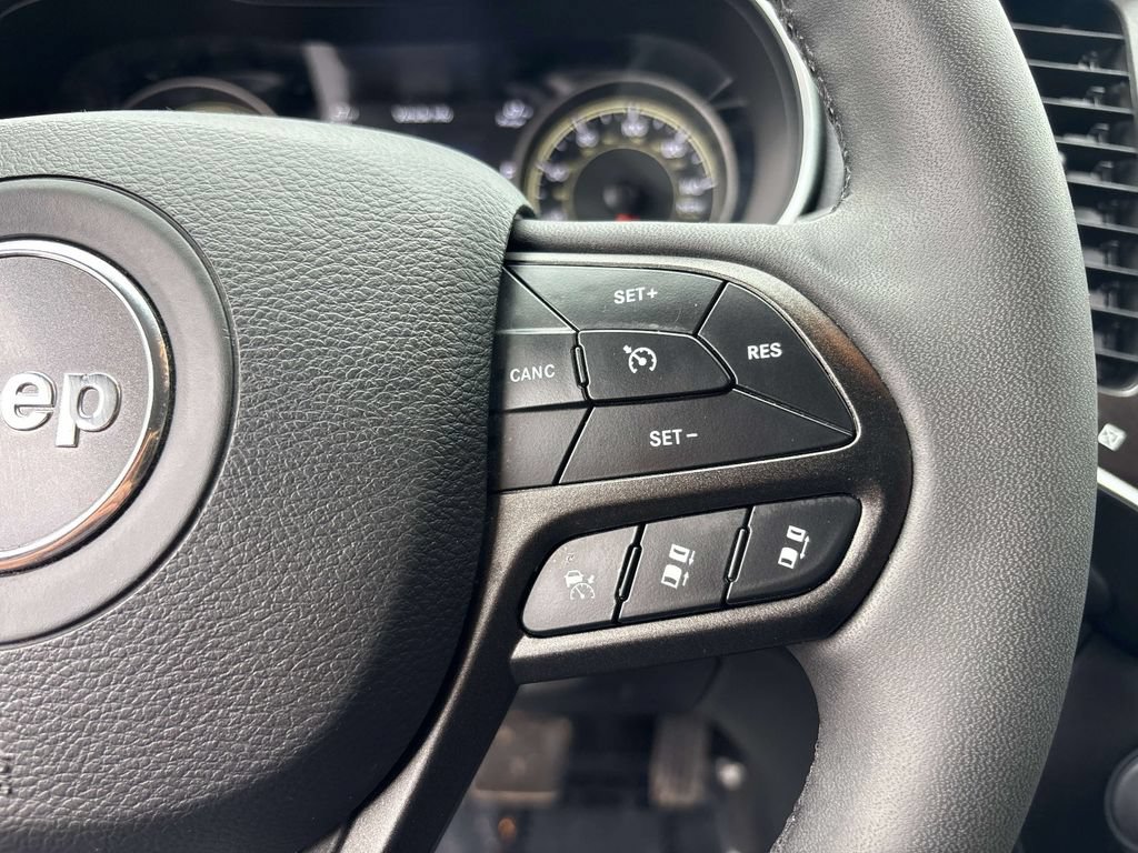 Used 2022 Jeep Cherokee Trailhawk w/ Premium Leather Package AWD/4WD image 23