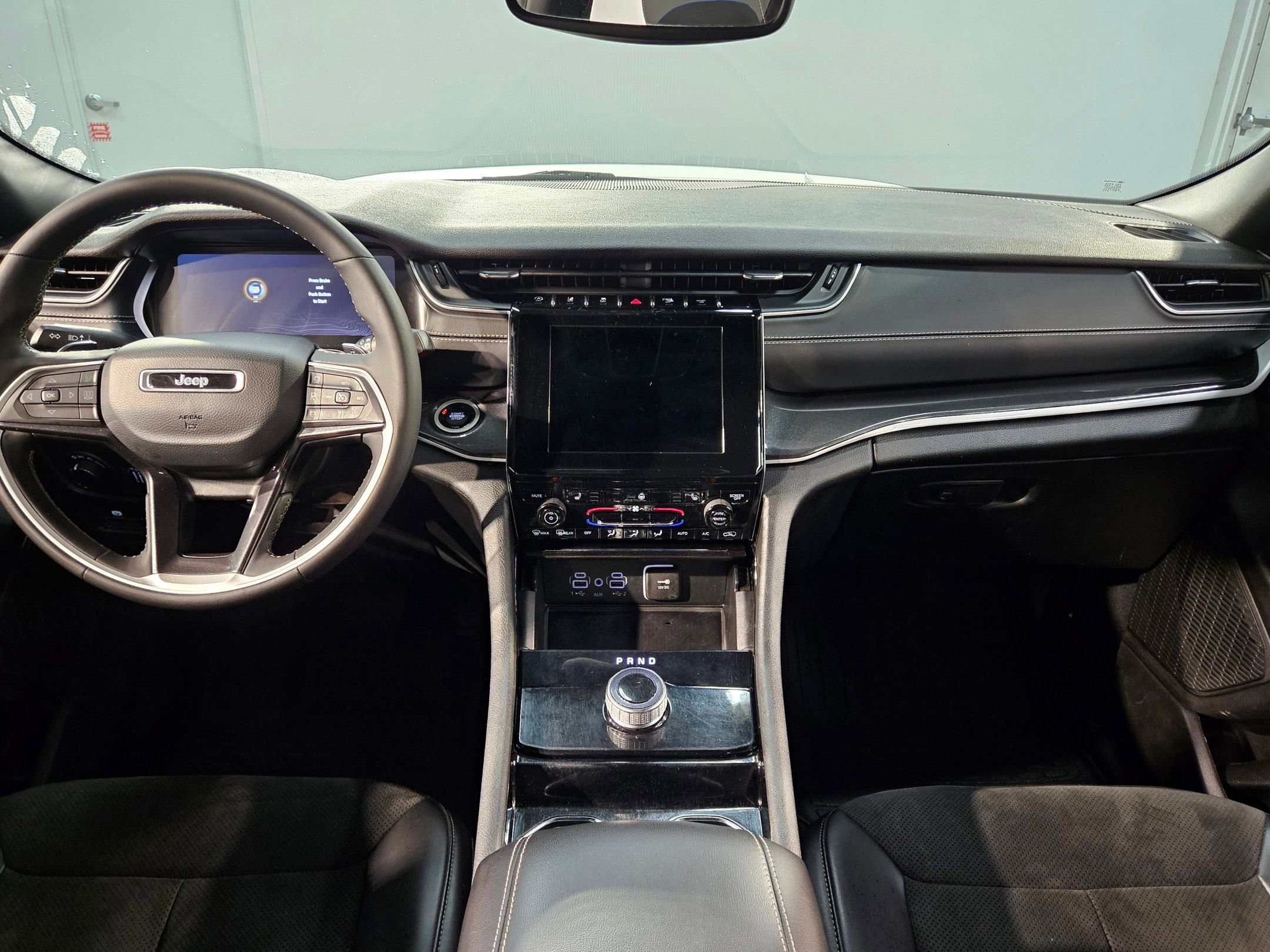 Used 2023 Jeep Grand Cherokee L Laredo image 10