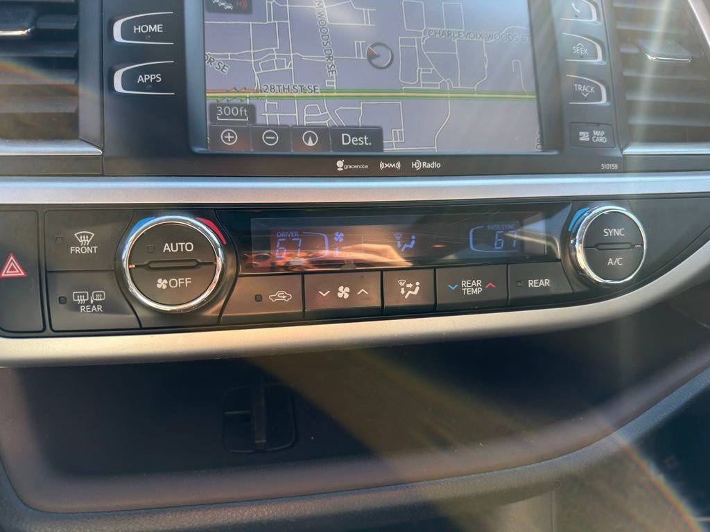 Used 2016 Toyota Highlander XLE image 28