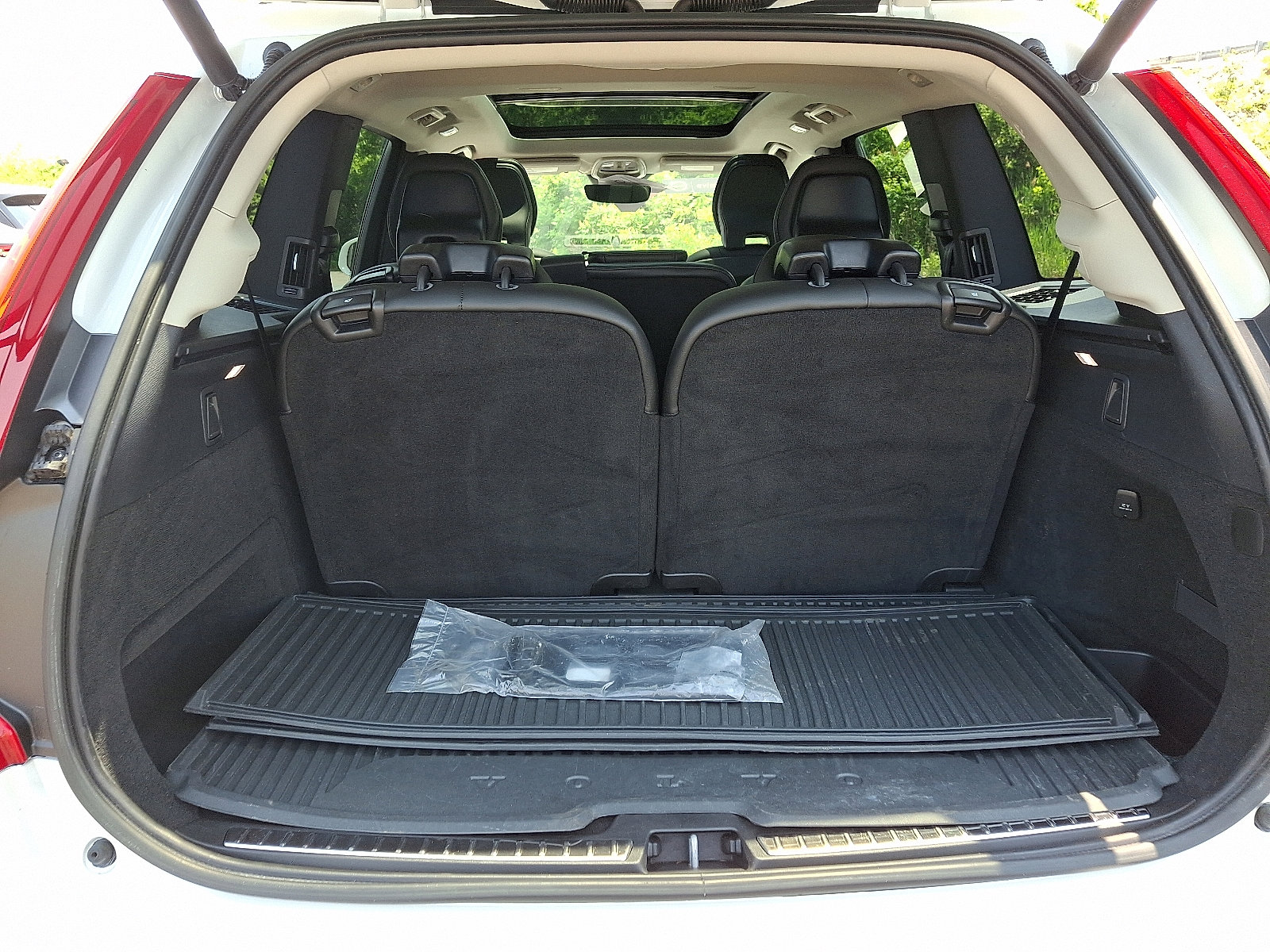 Certified 2024 Volvo XC90 B5 Core w/ Protection Package Premier AWD/4WD image 28