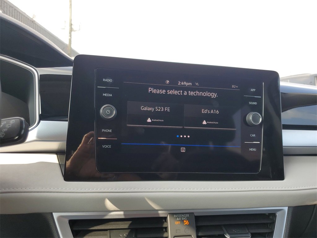 Used 2025 Volkswagen Taos SE image 16