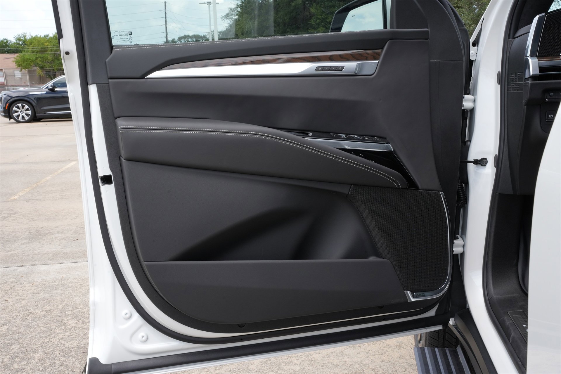 New 2025 Cadillac Escalade Sport Platinum w/ LPO, ONYX Package image 19