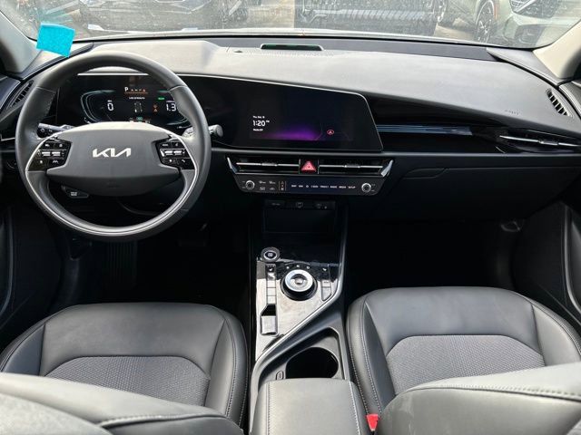 Used 2024 Kia Niro EX image 17