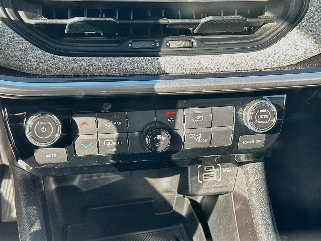 Used 2022 Jeep Compass Latitude FWD image 15