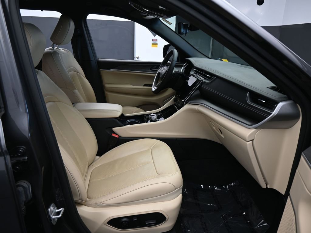 Used 2023 Jeep Grand Cherokee L Limited w/ Luxury Tech Group II AWD/4WD image 47