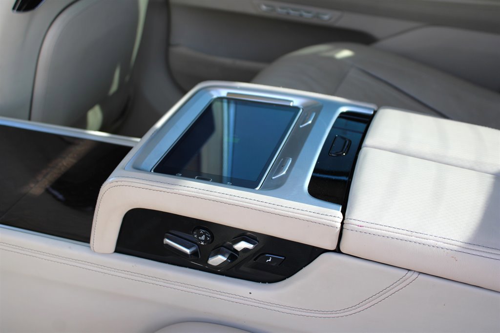 Used 2017 BMW 750i RWD image 23