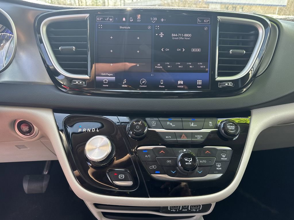 Used 2024 Chrysler Pacifica Touring-L image 27
