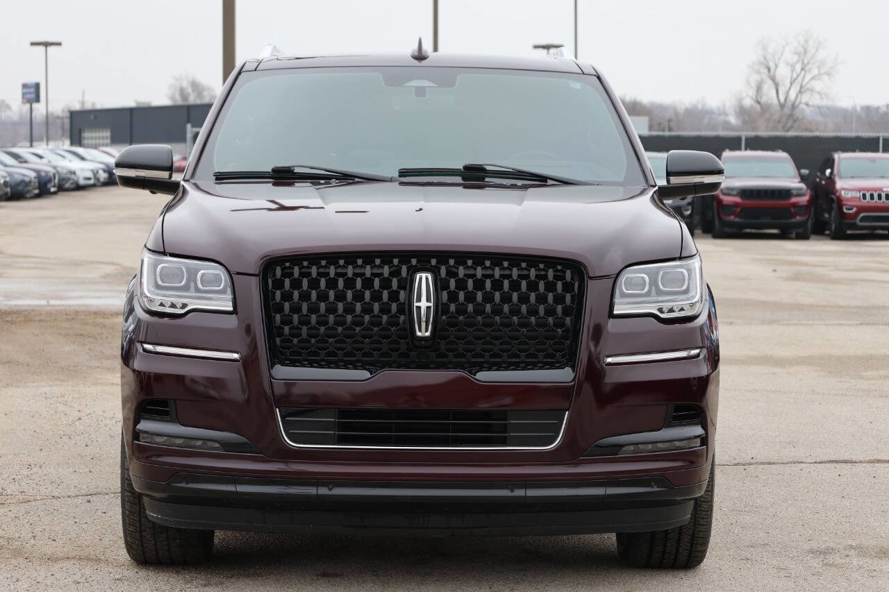 Used 2023 Lincoln Navigator Reserve image 2
