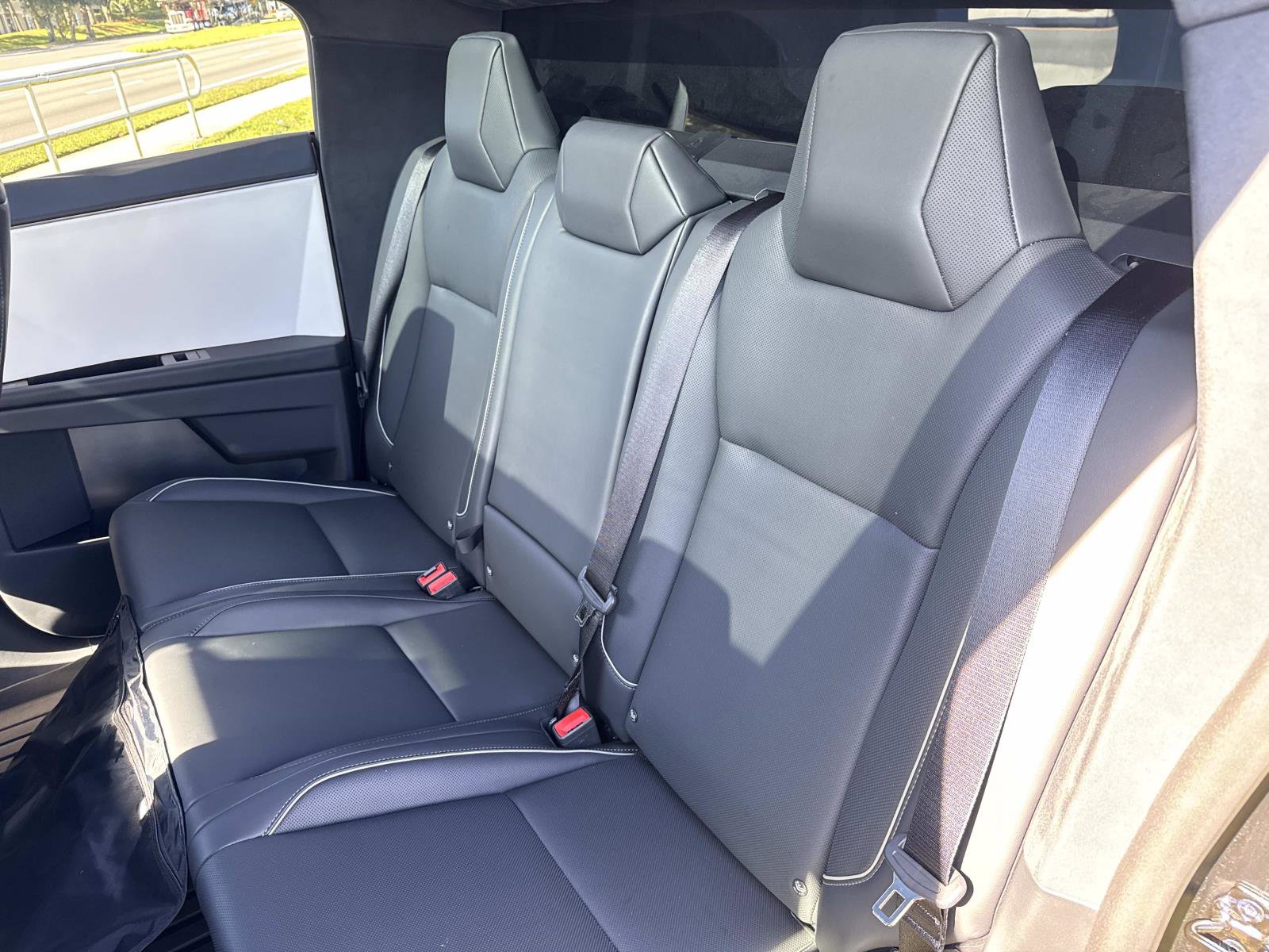 Used 2024 Tesla Cybertruck AWD Crew Cab image 12
