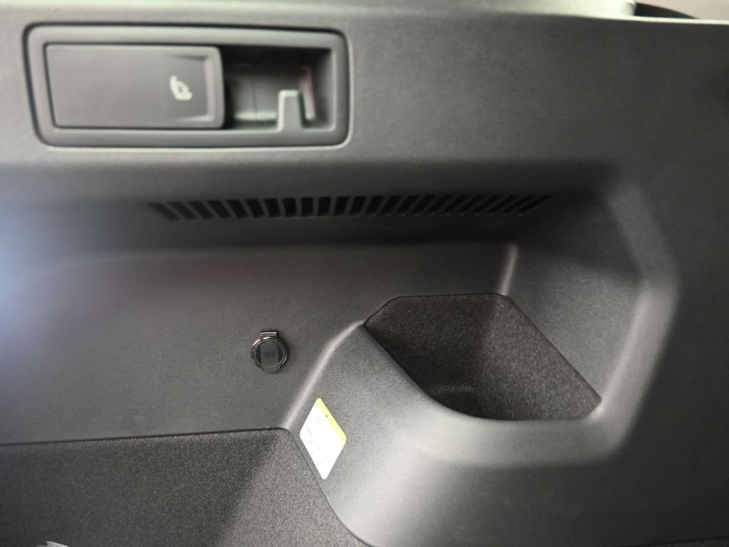 Used 2025 Volkswagen Tiguan SE FWD image 26