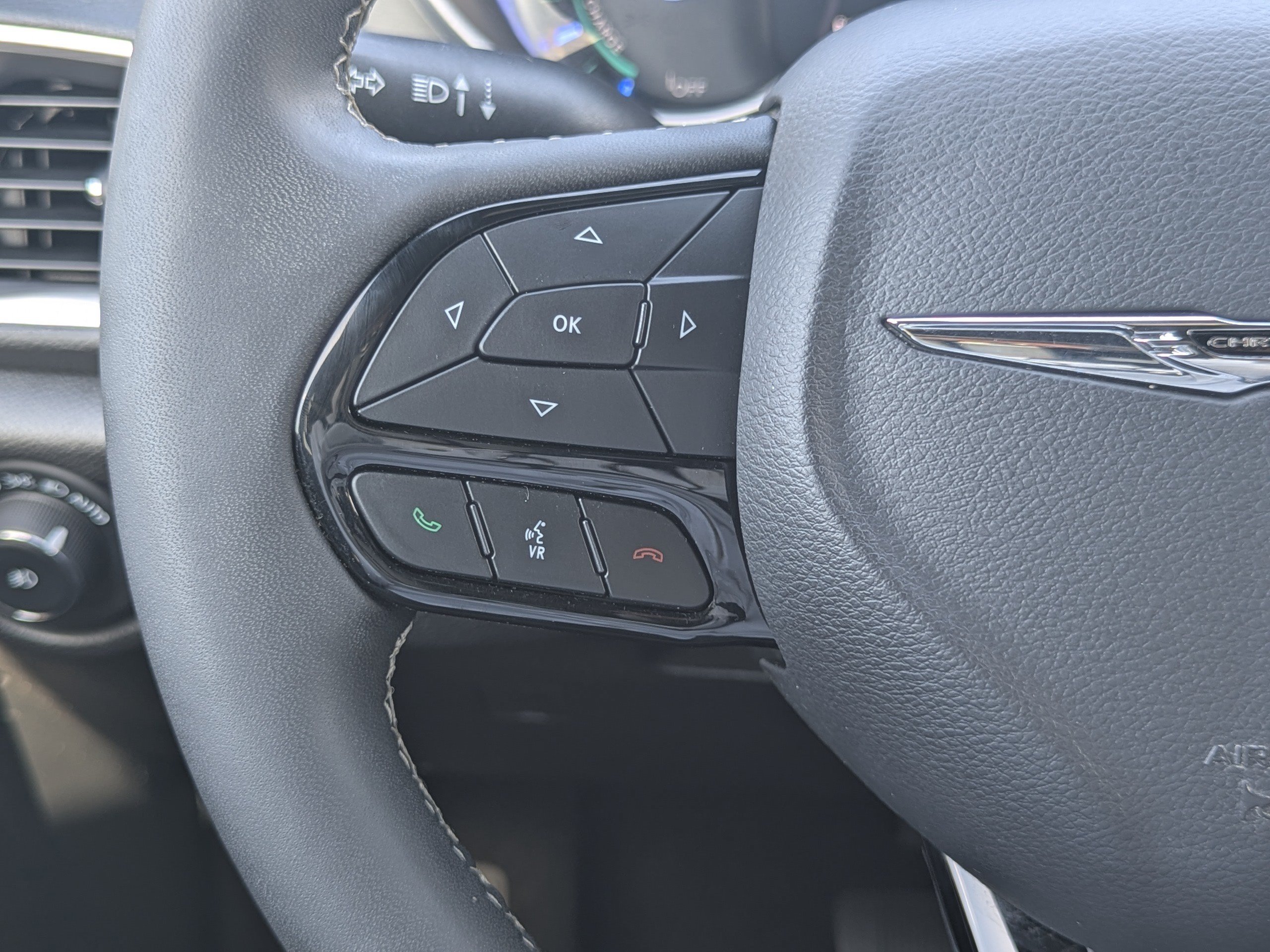 Used 2023 Chrysler Pacifica Limited w/ S Appearance Package FWD image 24