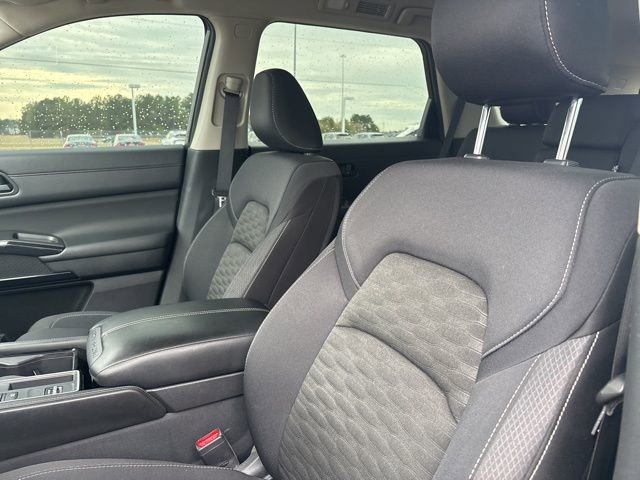 Used 2024 Nissan Pathfinder SV image 9
