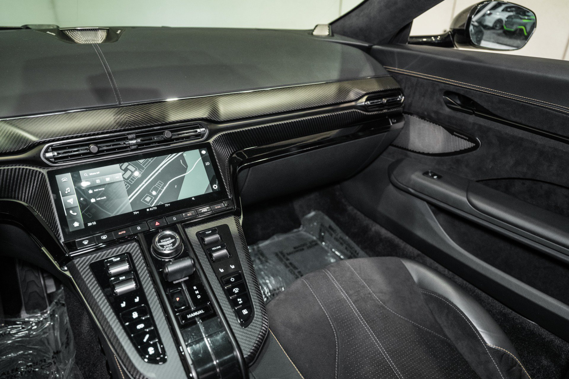 Used 2025 Aston Martin V8 Vantage Coupe RWD image 18