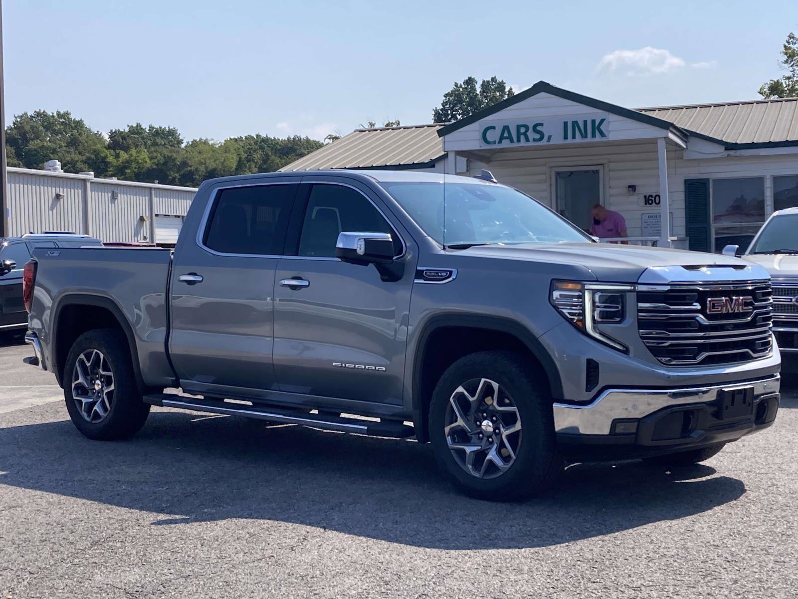 Used 2024 GMC Sierra 1500 SLT w/ SLT Premium Plus Package image 1