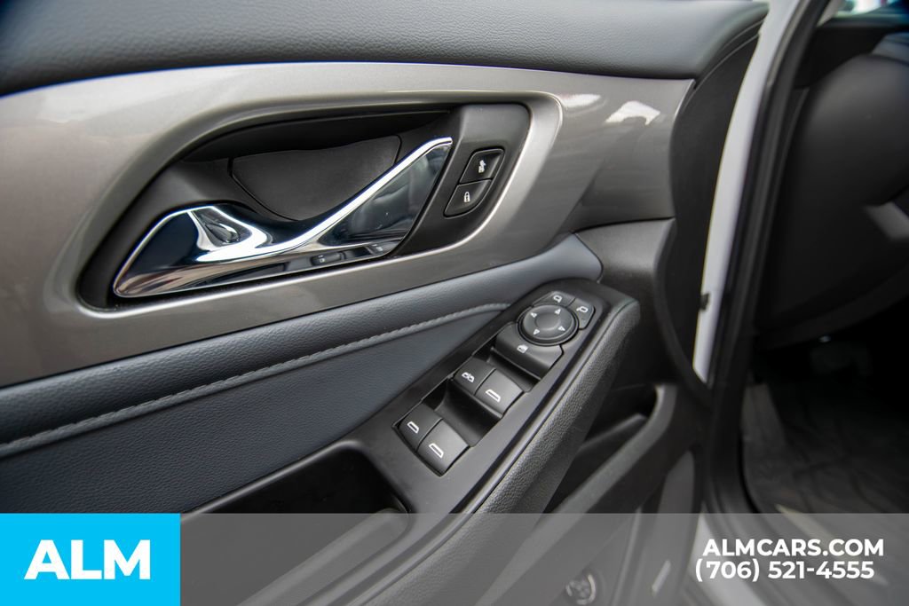 Used 2018 Chevrolet Traverse LT image 17