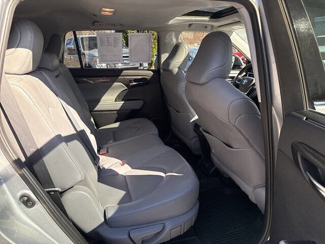 Used 2020 Toyota Highlander Limited image 8