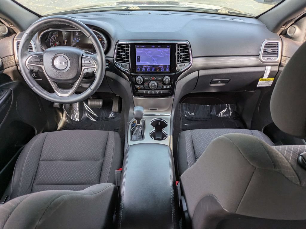 Used 2019 Jeep Grand Cherokee Laredo w/ 18" Wheel & 8.4" Radio Group AWD/4WD image 15