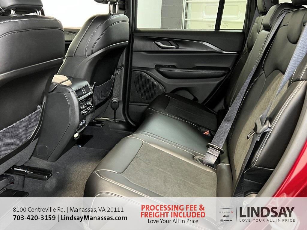 New 2025 Jeep Grand Cherokee Altitude image 21