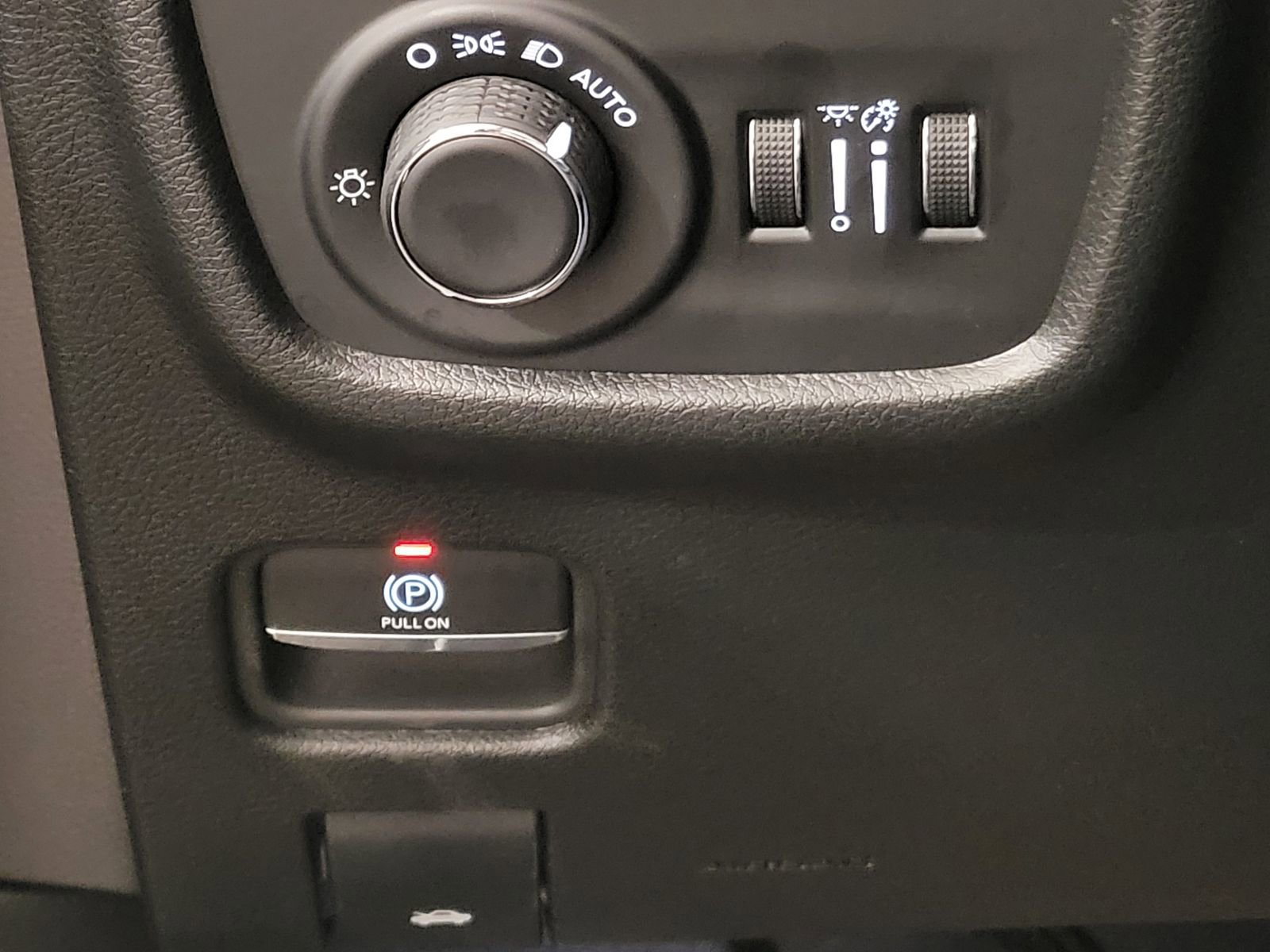 New 2025 Jeep Grand Cherokee L Altitude w/ Trailer Tow Package image 25