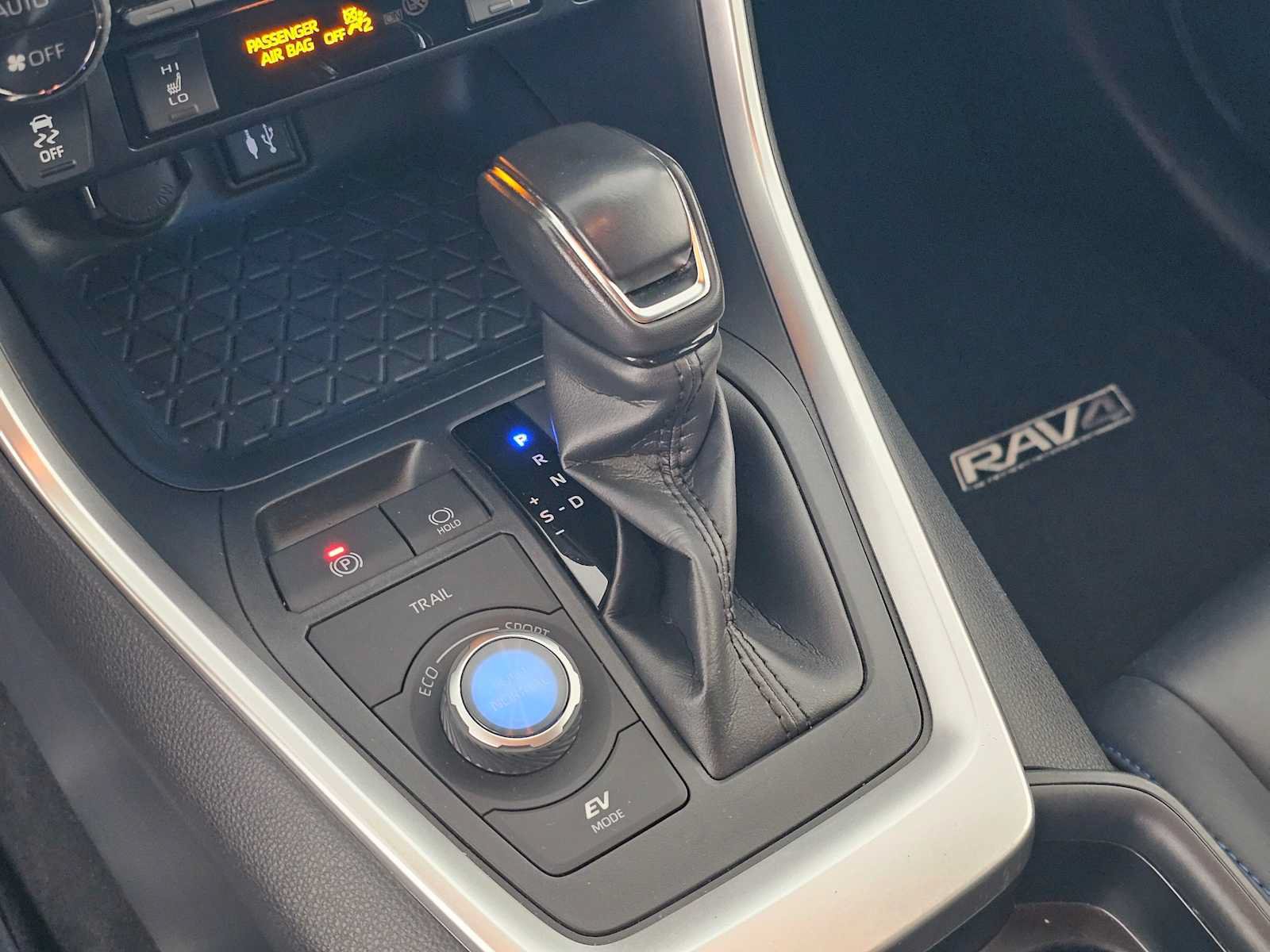 Used 2019 Toyota RAV4 XSE w/ XSE Weather Package AWD/4WD image 31