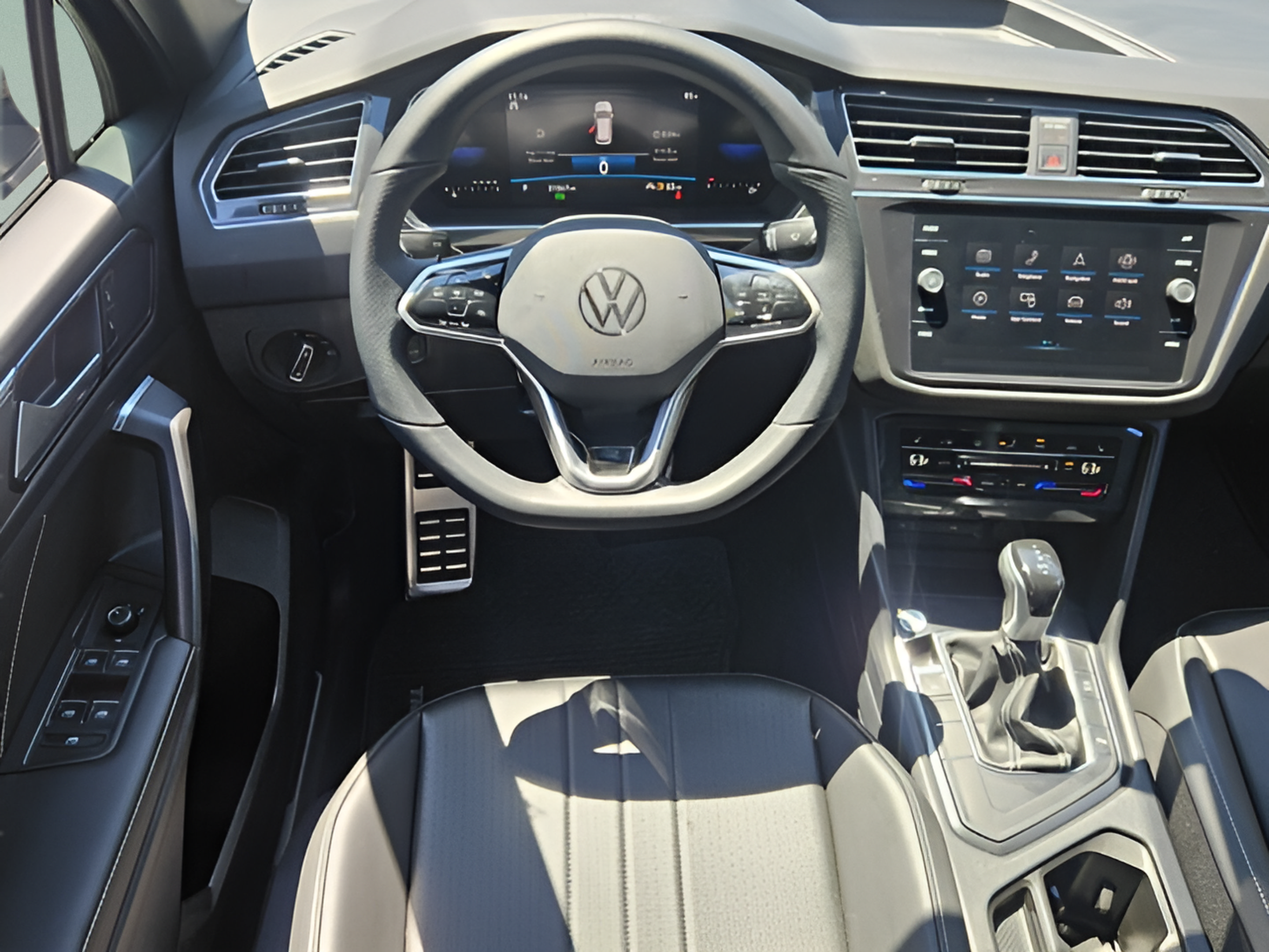 Certified 2023 Volkswagen Tiguan SE R-Line FWD image 11