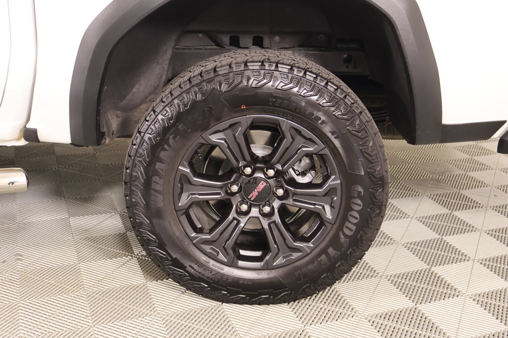 Used 2025 GMC Canyon Elevation w/ Convenience Package RWD image 18