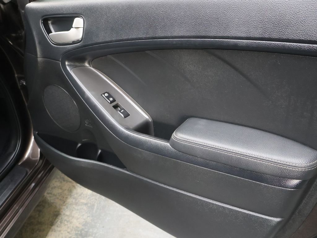 Used 2018 Kia Forte LX image 12