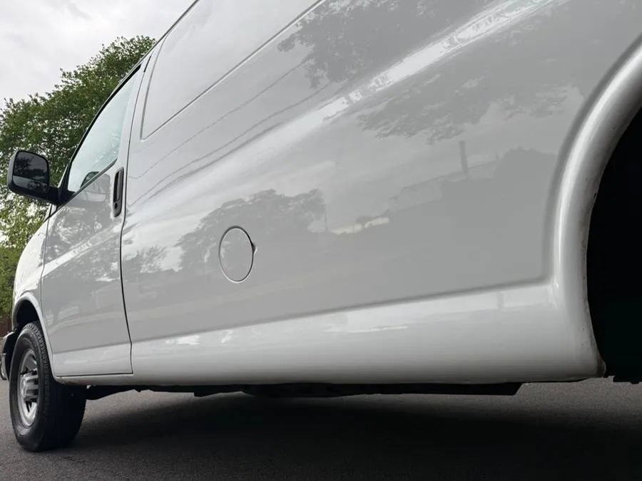 Used 2018 Chevrolet Express 2500 image 17