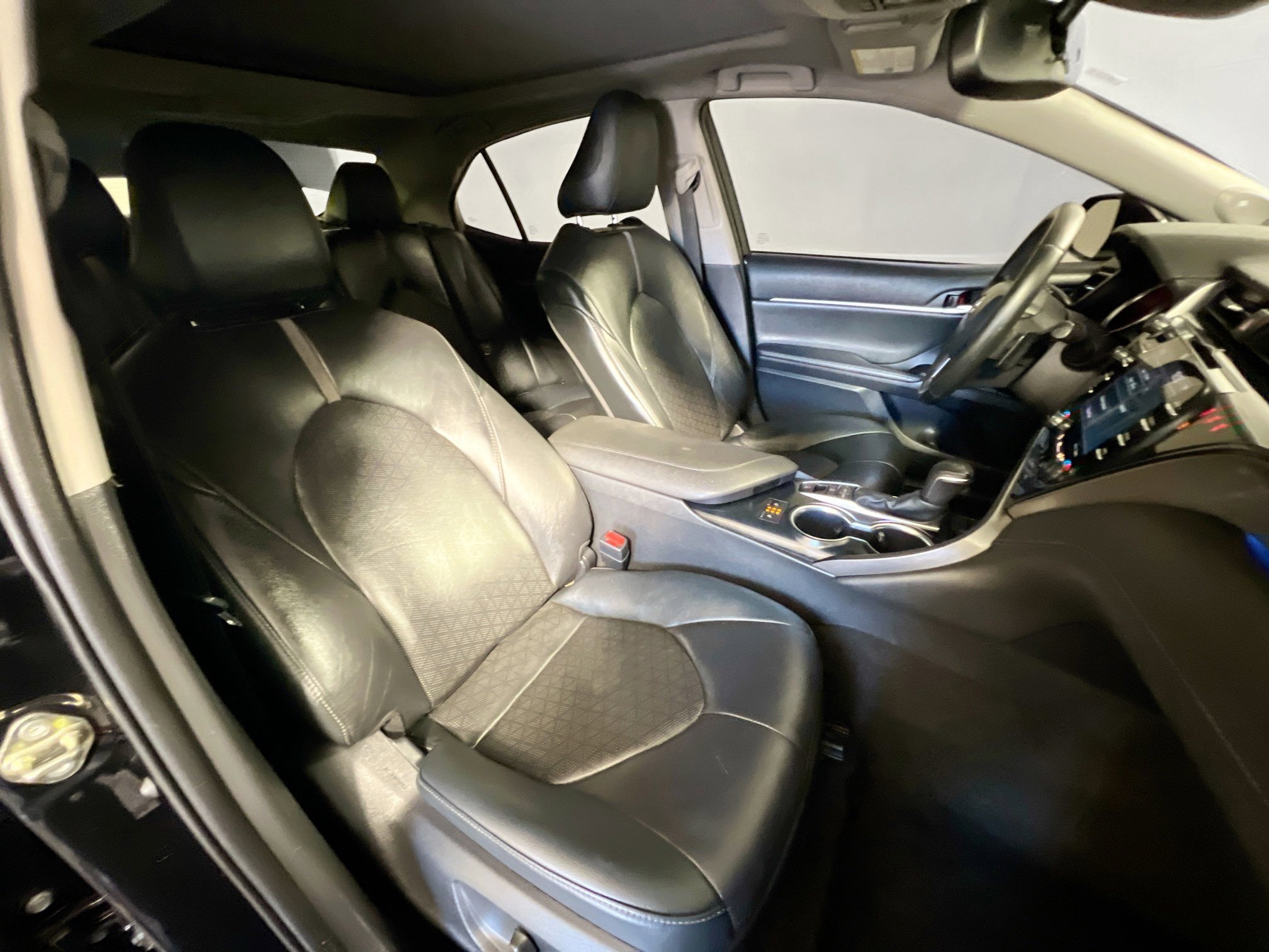 Used 2020 Toyota Camry XSE image 31