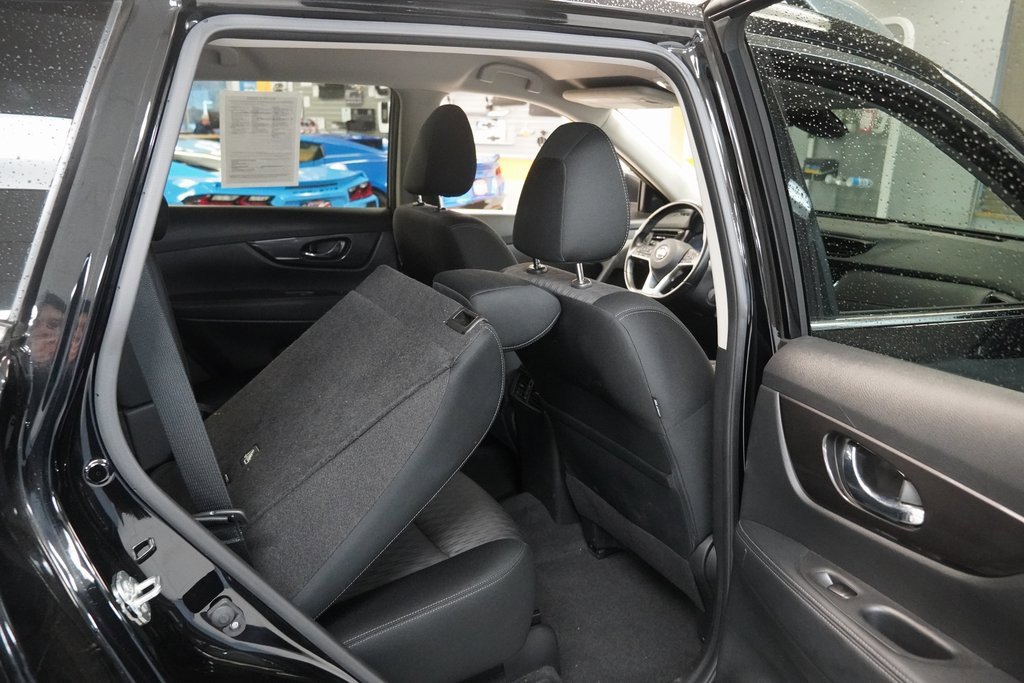 Used 2020 Nissan Rogue SV image 24