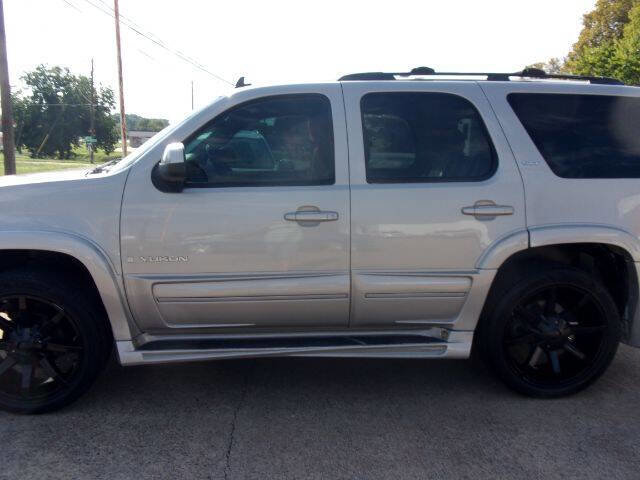 Used 2007 GMC Yukon SLT w/ SLT Preferred Equipment Group image 2