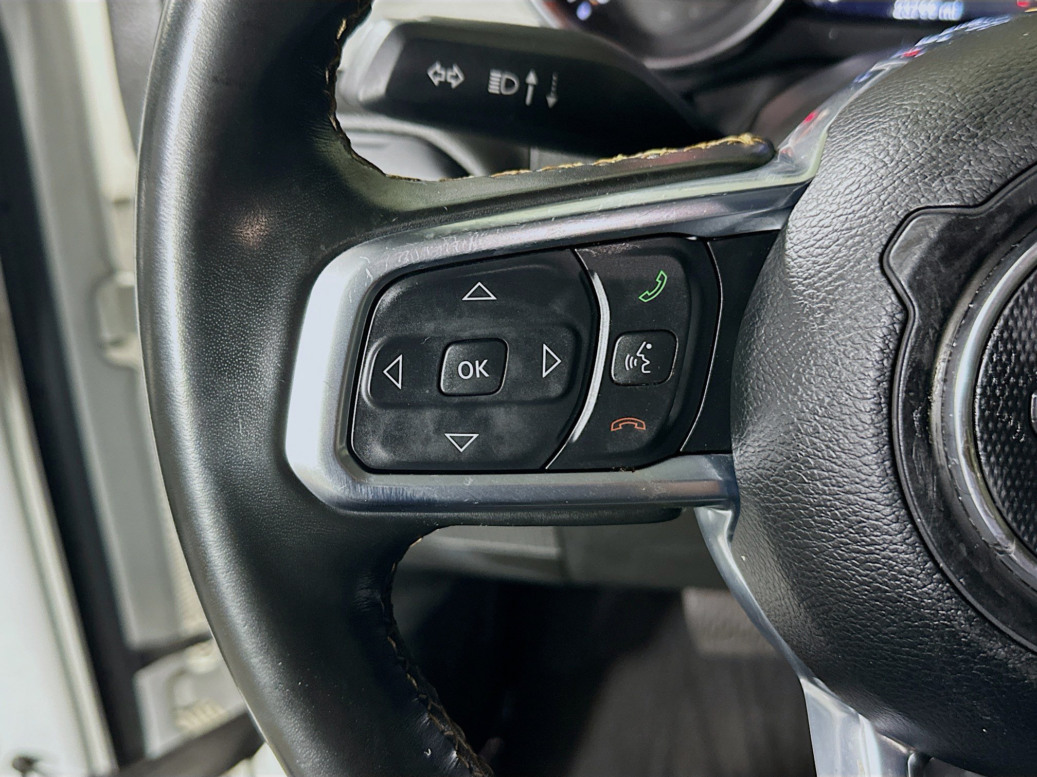 Used 2022 Jeep Gladiator Overland AWD/4WD image 16