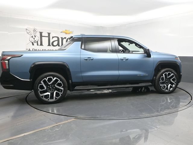 Used 2025 Chevrolet Silverado EV RST AWD/4WD image 31