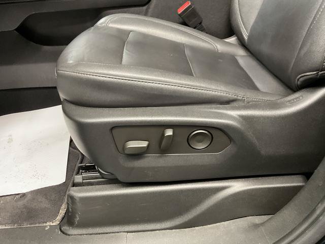 Used 2022 Chevrolet Suburban Z71 w/ Luxury Package AWD/4WD image 14