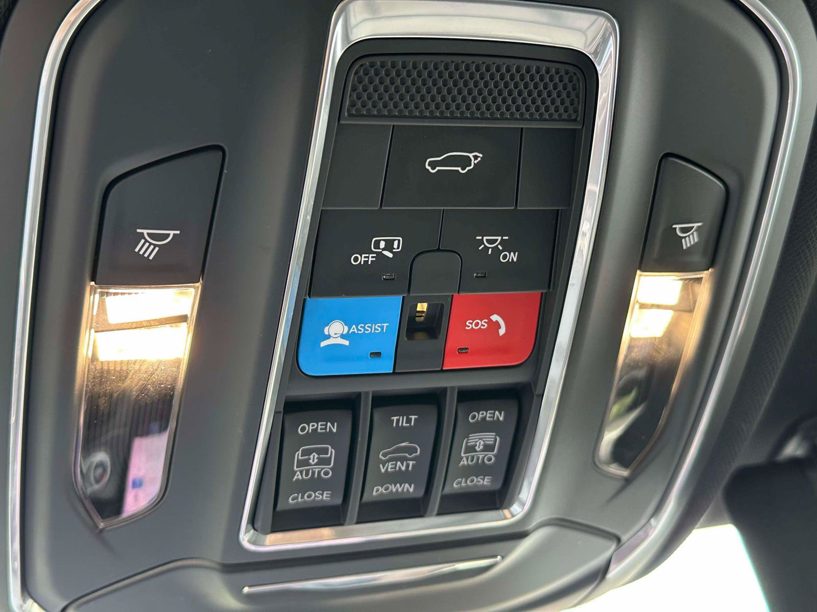 Used 2024 Jeep Grand Cherokee Limited w/ Luxury Tech Group II AWD/4WD image 32