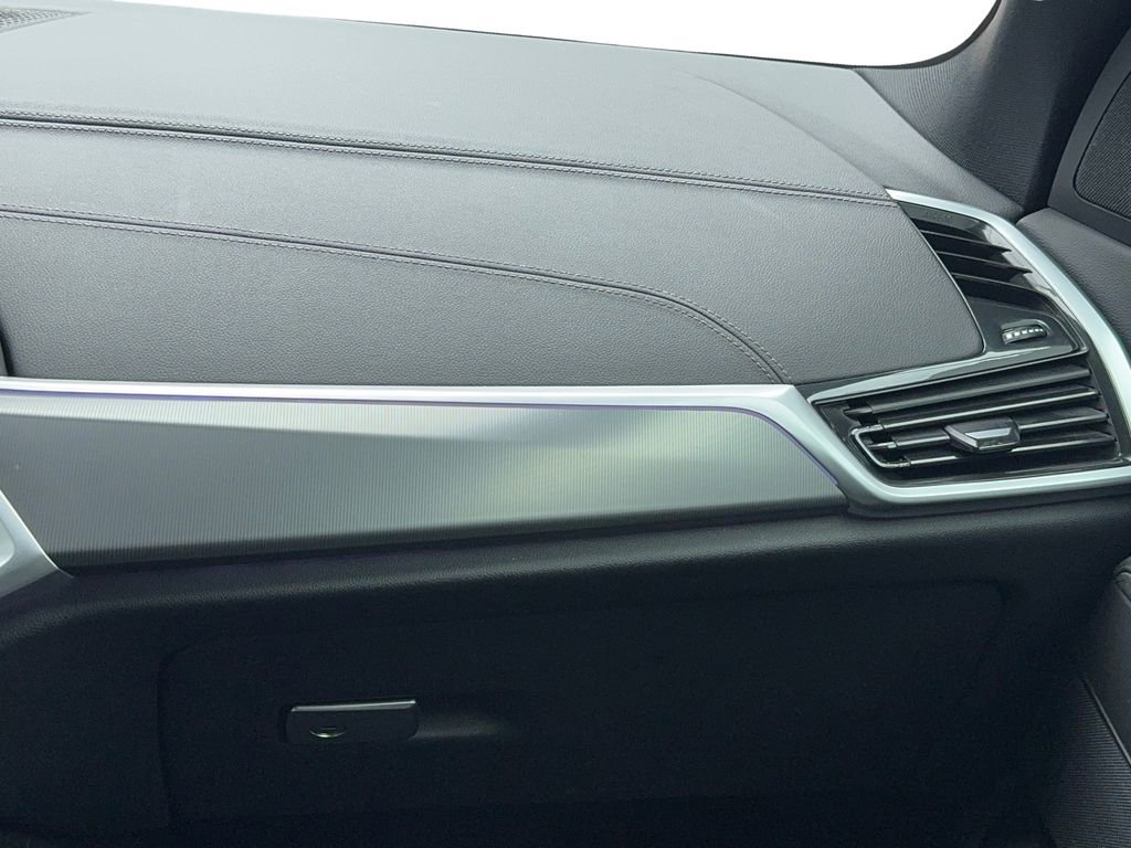 Used 2022 BMW X5 xDrive40i w/ Parking Assistance Package image 19