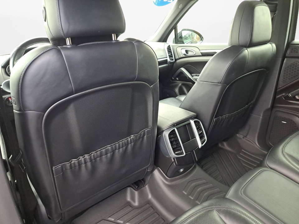 Used 2015 Porsche Cayenne S w/ Premium Package AWD/4WD image 13