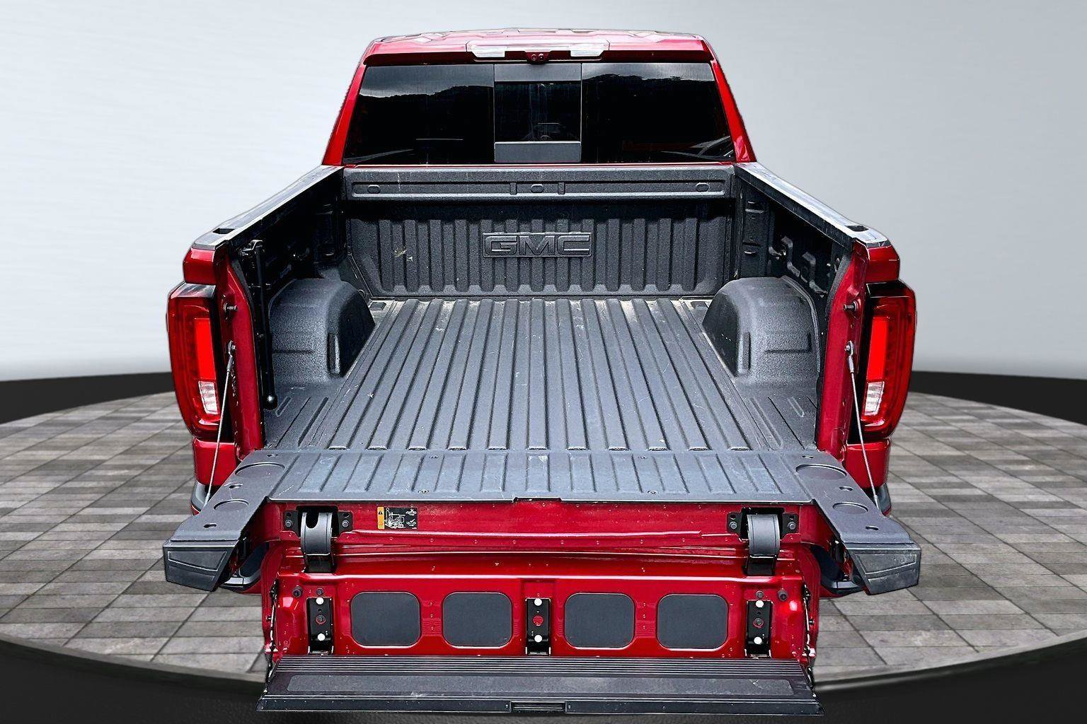 Used 2025 GMC Sierra 1500 AT4 w/ AT4 Premium Package AWD/4WD image 18